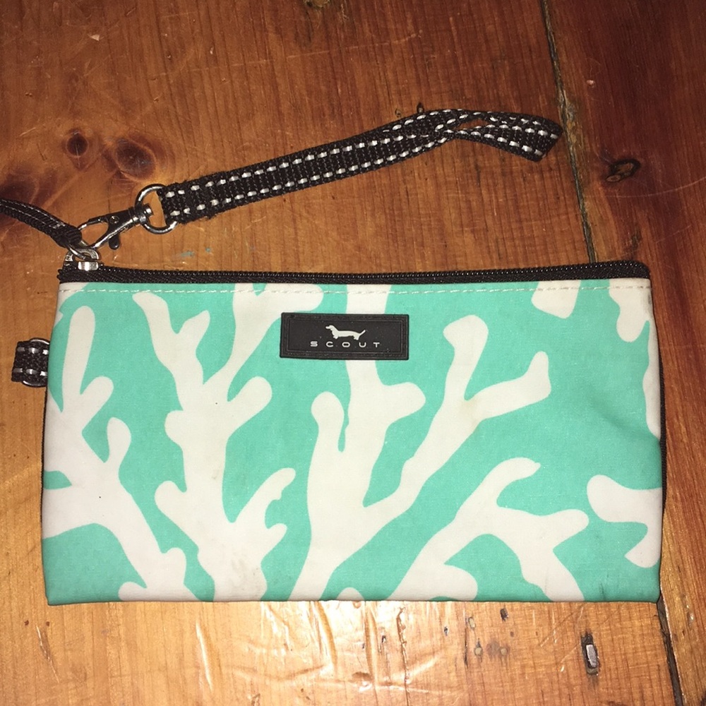 Clutch/ wristlet